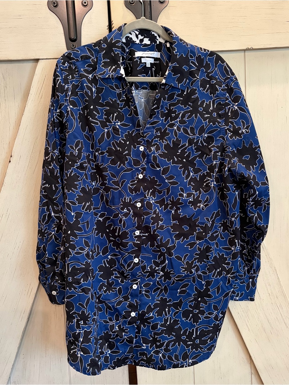 Foxcroft Blue and Black Floral Button-Down Shirt Size 22W Wrinkle Free